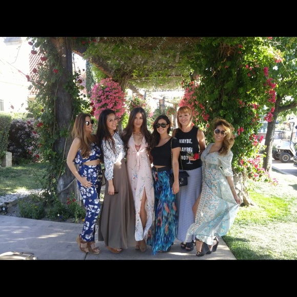 Over the shoulder floral top - Picture 4 of 4